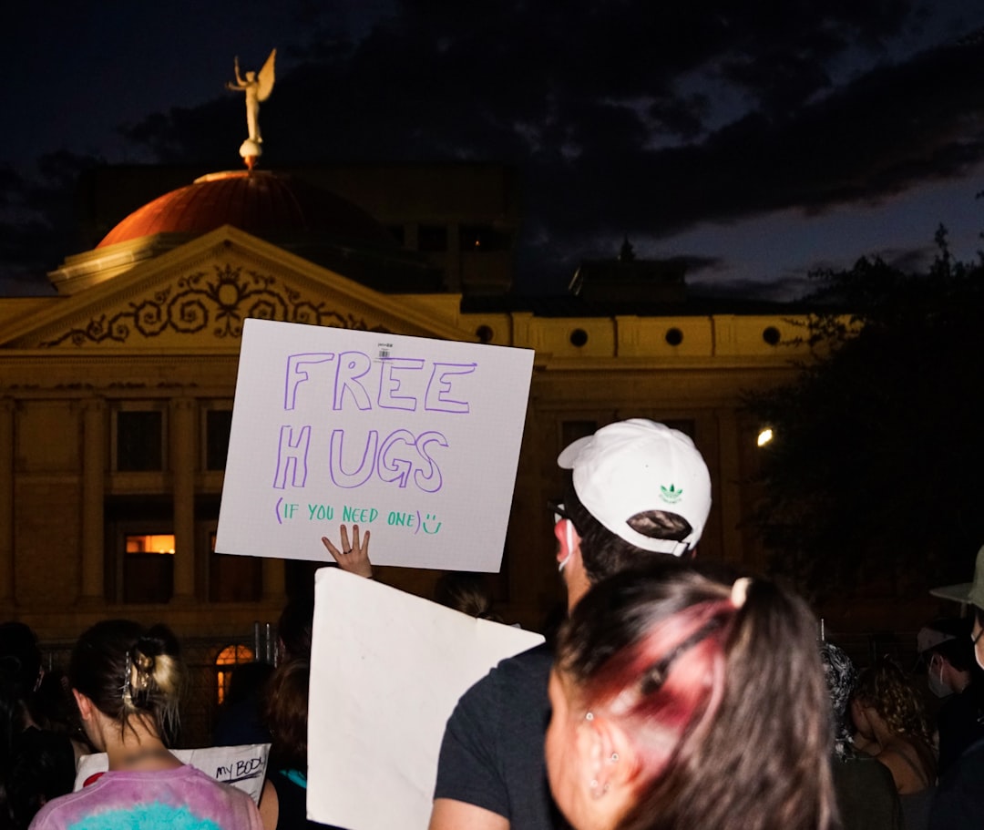 Photo protestează
