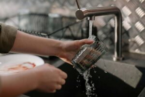 Panouri solare vs. alte soluții de încălzire a apei: ce să alegi