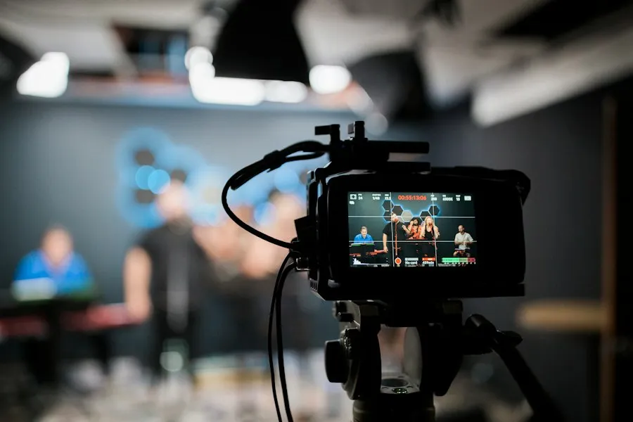 Photo live video news coverage trends